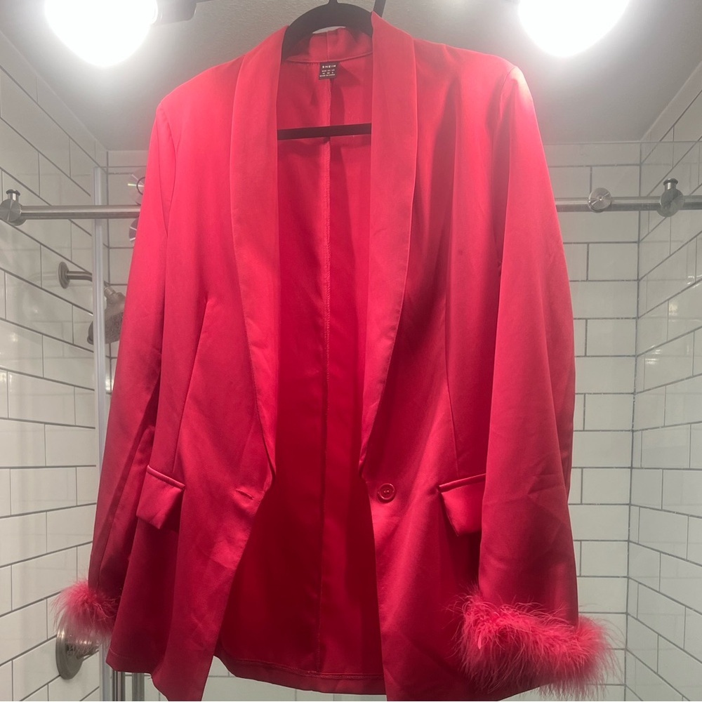 Pink feathers sleeve blazer